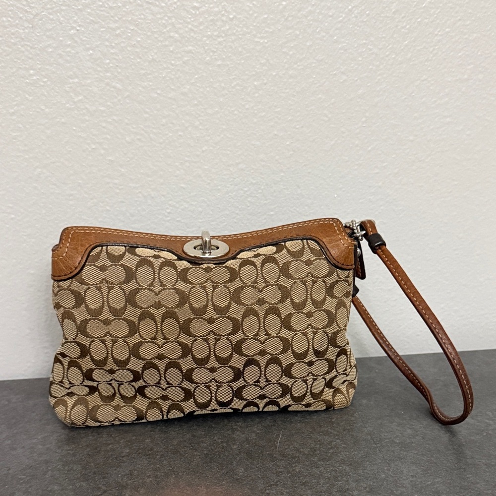 Preloved Y2K Coach multiway signature C bag